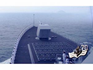 101南昌号驱逐舰前甲板导弹垂直发射系统