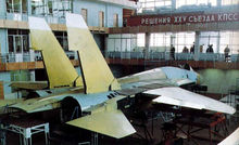 1976年第一架原型机T-10-1开始制造