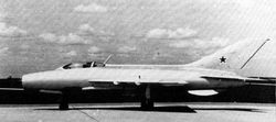 这架 E-5 装 AM-11于1956年9月1日首飞