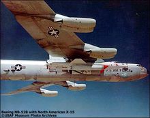 X-15-A2挂载在母机NB-52下