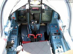 量产型号雅克-130的座舱