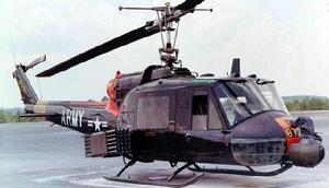 UH-1C炮艇机安装有XM3武器系统