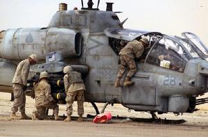 伊拉克战争中，部署在前进基地的AH-1W