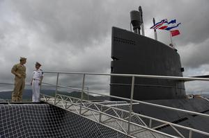 马伦参观了东海舰队某潜艇部队新型潜艇