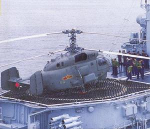 卡-28舰载直升机停在舰上