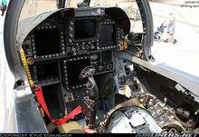 F/A-18E 的座舱布局