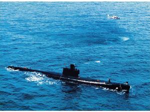 033型潜艇在演习中