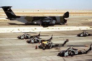 波湾战争时用C5空运部署AH-1攻击直升机