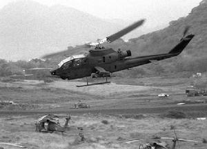 参加“紧迫暴怒”行动的陆军AH-1F