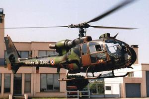 法国“小羚羊”武装直升机