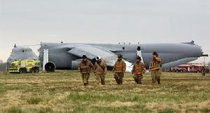 2006年，一架C-5坠毁，奇迹是无人伤亡