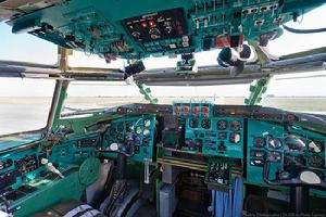 图-95轰炸机驾驶舱
