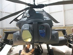 AH-64头部的航电舱