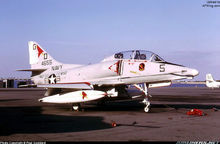 VAQ-33 中队的 EA-4F 电子战教练机