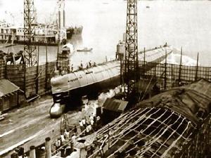 建造中的033型潜艇